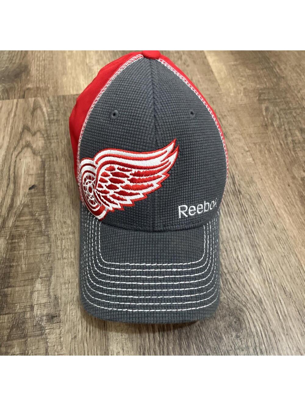 Detroit Red Wings Reebok Center Ice Collection NHL S/M Hat Baseball Cap